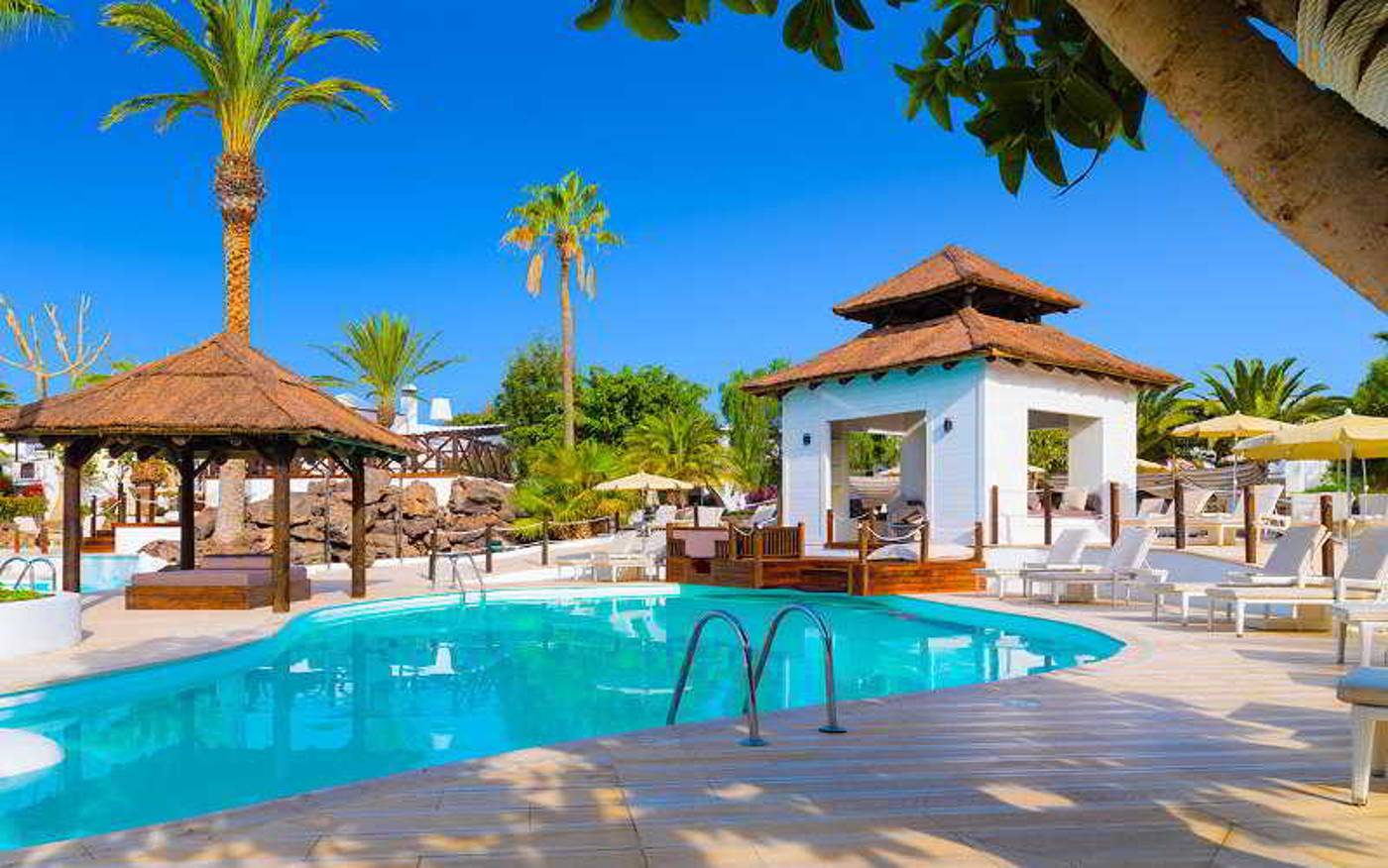 H10-White-Suites---Adults-Only-Pool-6