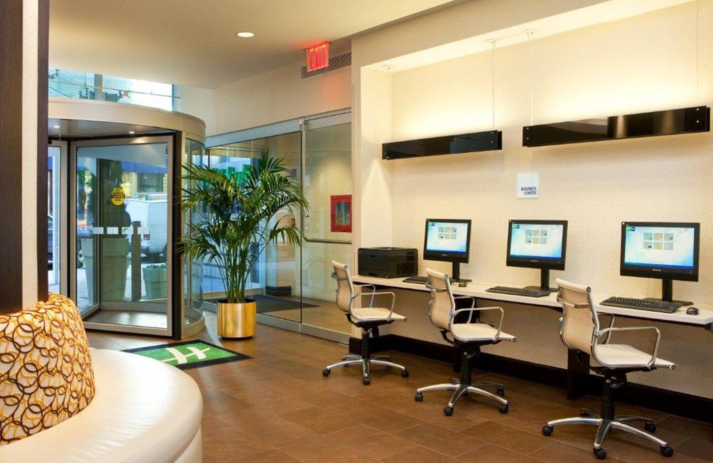 Holiday-Inn-Express-Manhattan-Times-Square-South-Lobby-3