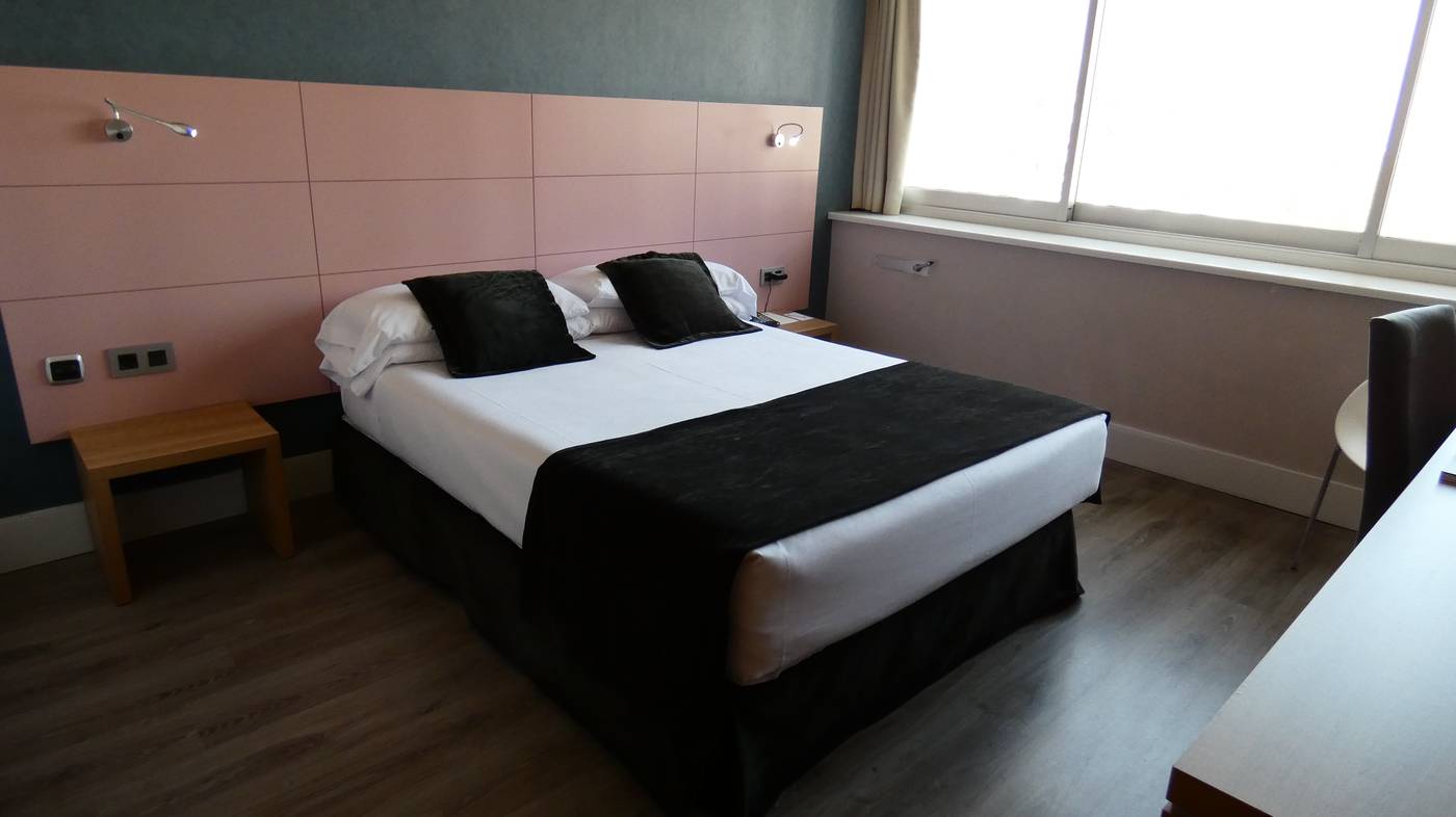 Weare-Chamartin-Room-32