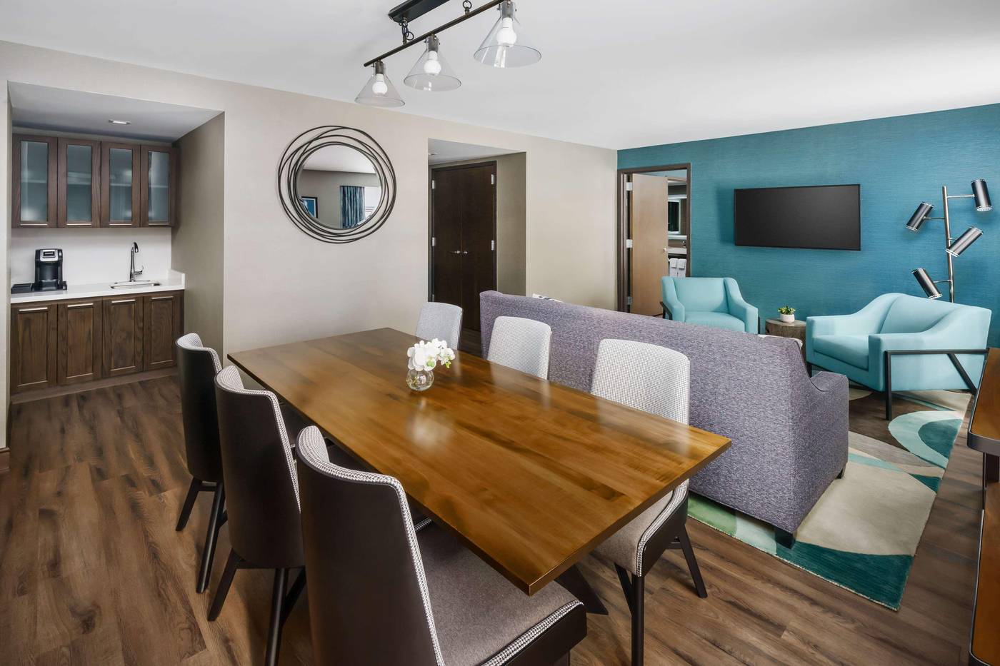 Hilton-Garden-Inn-New-York-Times-Square-North-Room-34