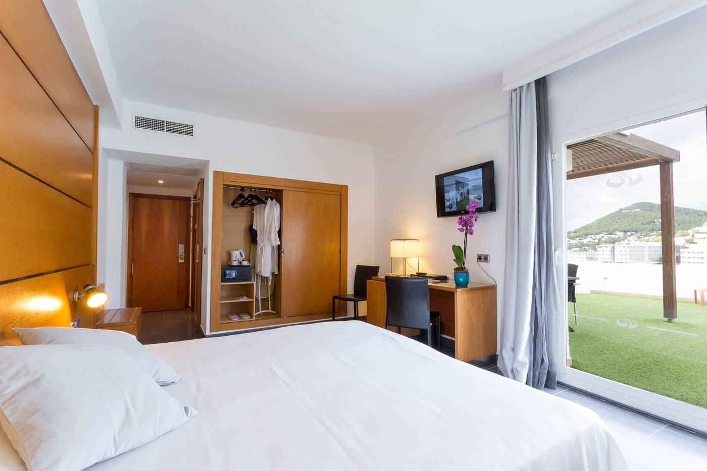 Palladium-Hotel-Cala-LLonga-Room-11
