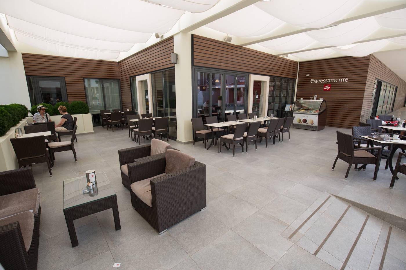 Park-Plaza-Verudela-Resort-Bar-43