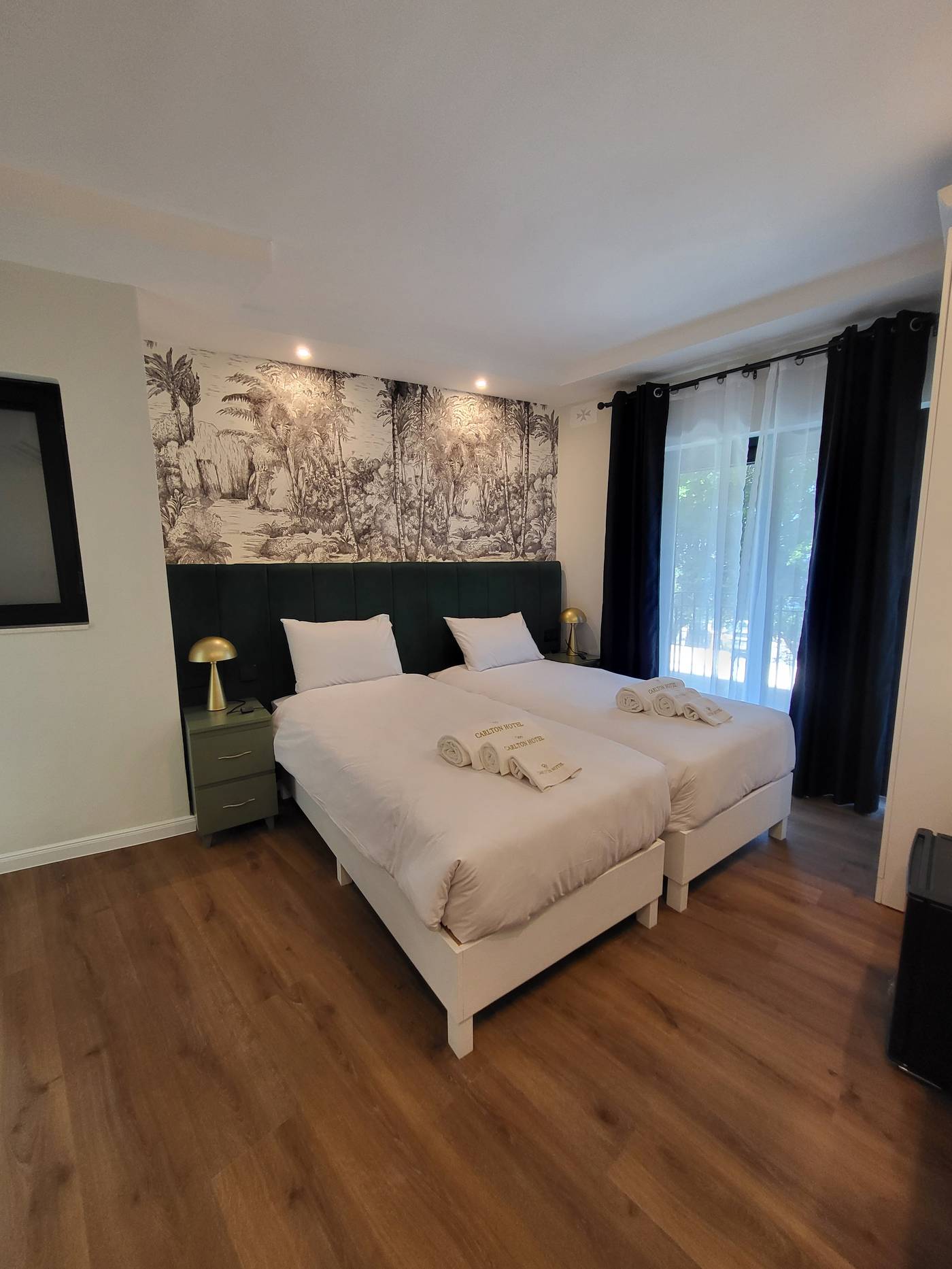 Carlton-Hotel-Room-17