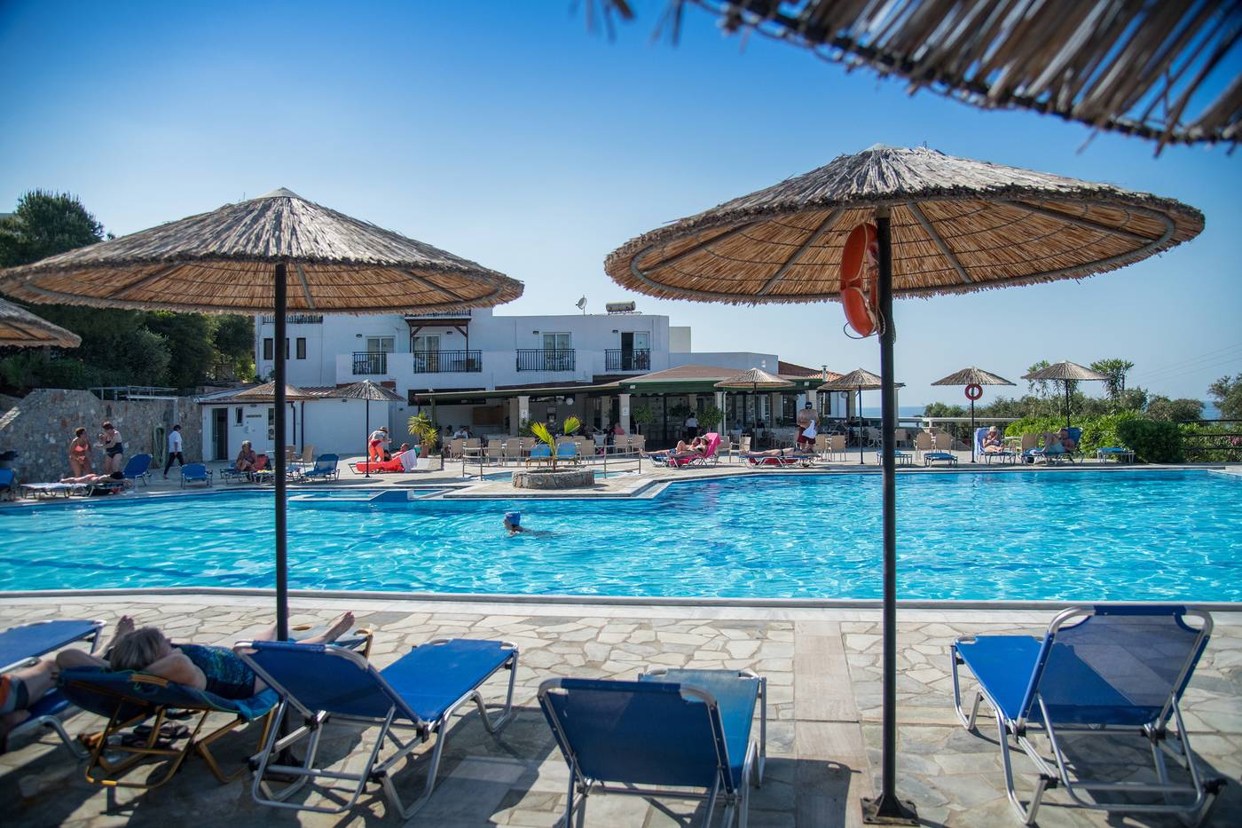 Hotel-Semiramis-Village-Pool-12