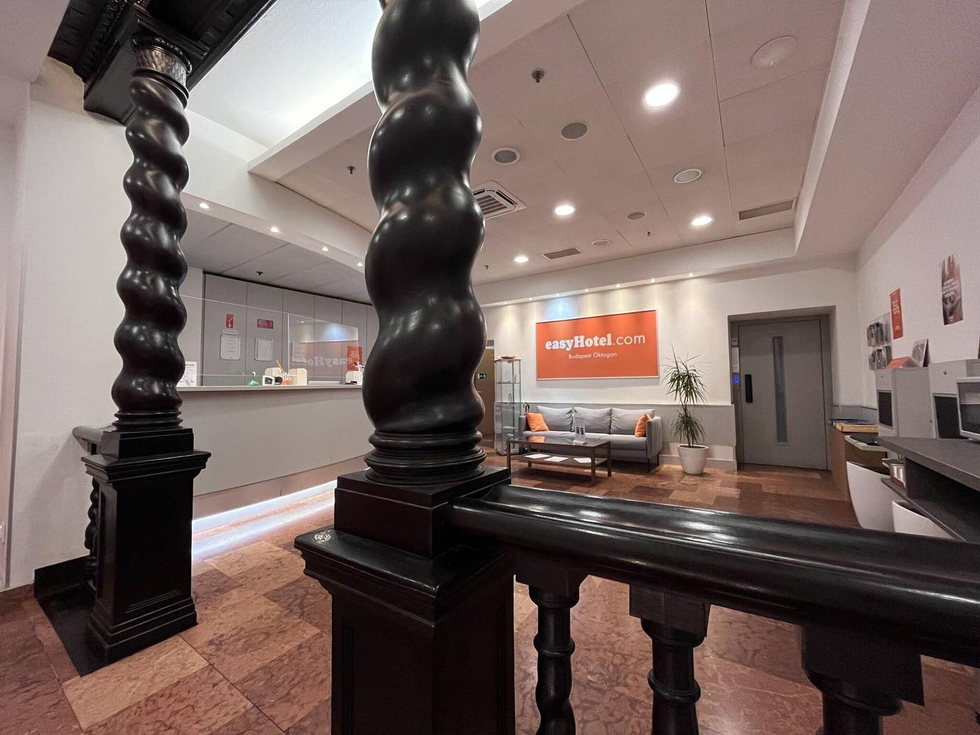 Easyhotel-Budapest-Oktogon-Lobby-4