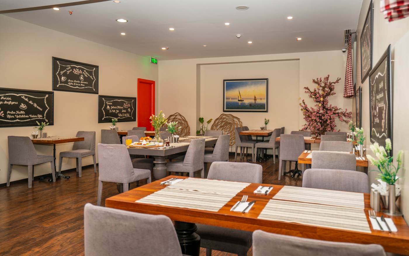 The-Gate-30-Suites-Hotel-Restaurant-32