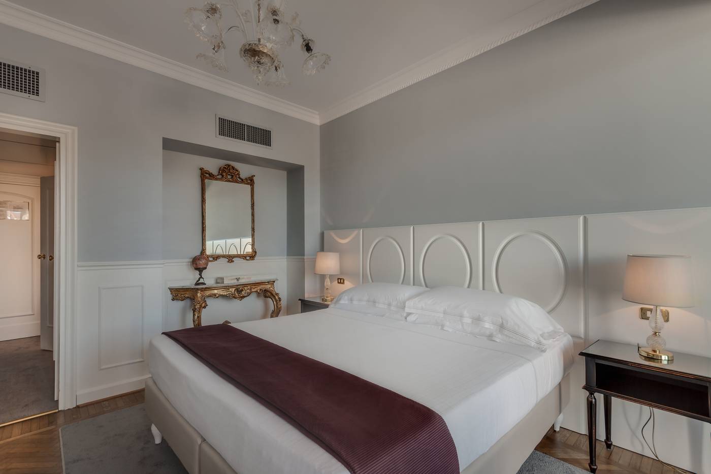 Plaza-Lucchesi-Room-29