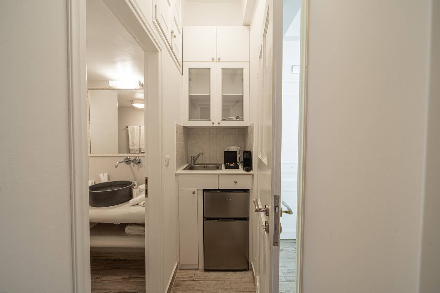 Aqua-Luxury-Suites-Room-48