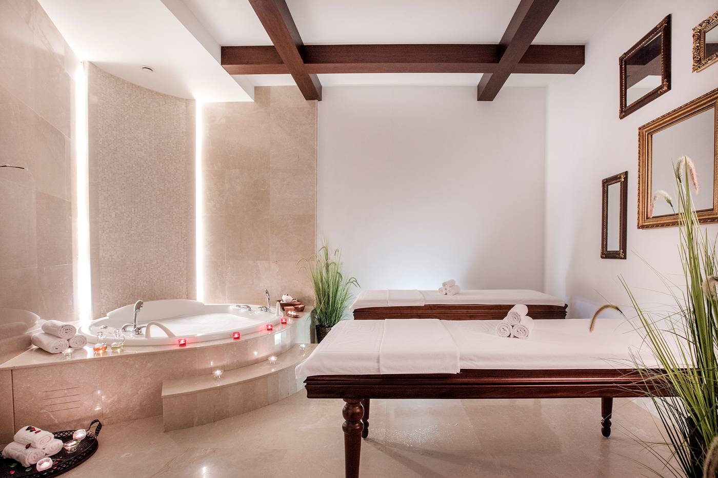 Charisma-De-luxe-Sports-and-Entertainment-36