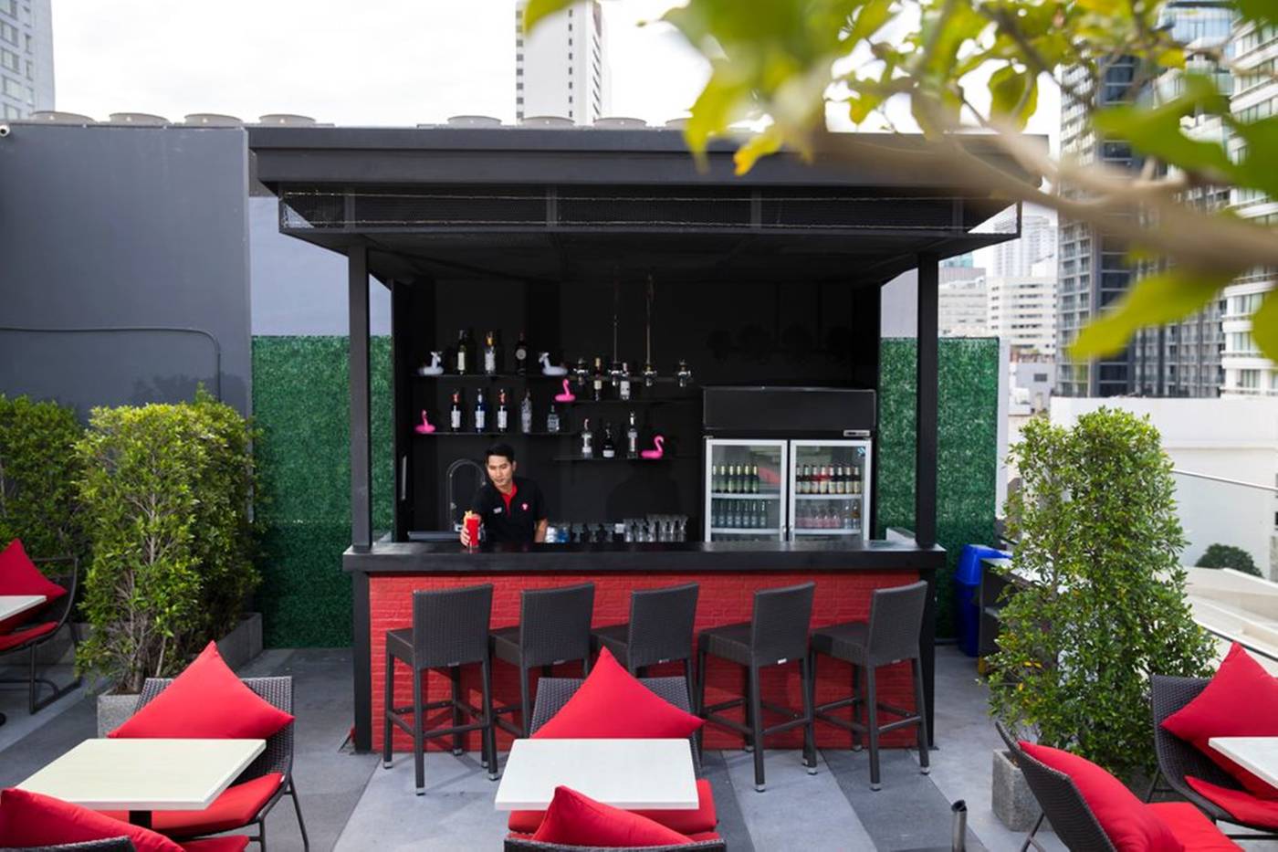 Travelodge-Sukhumvit-11-Bar-54
