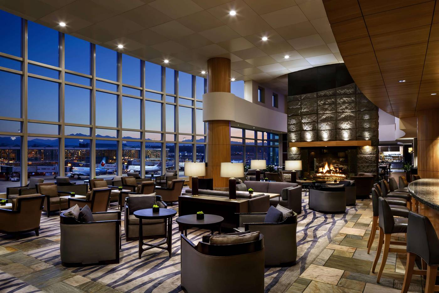 Fairmont-Vancouver-Airport-Bar-16