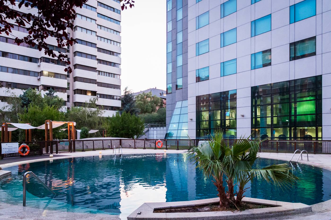Eurostars-Madrid-Mirasierra-Suites-Pool-3