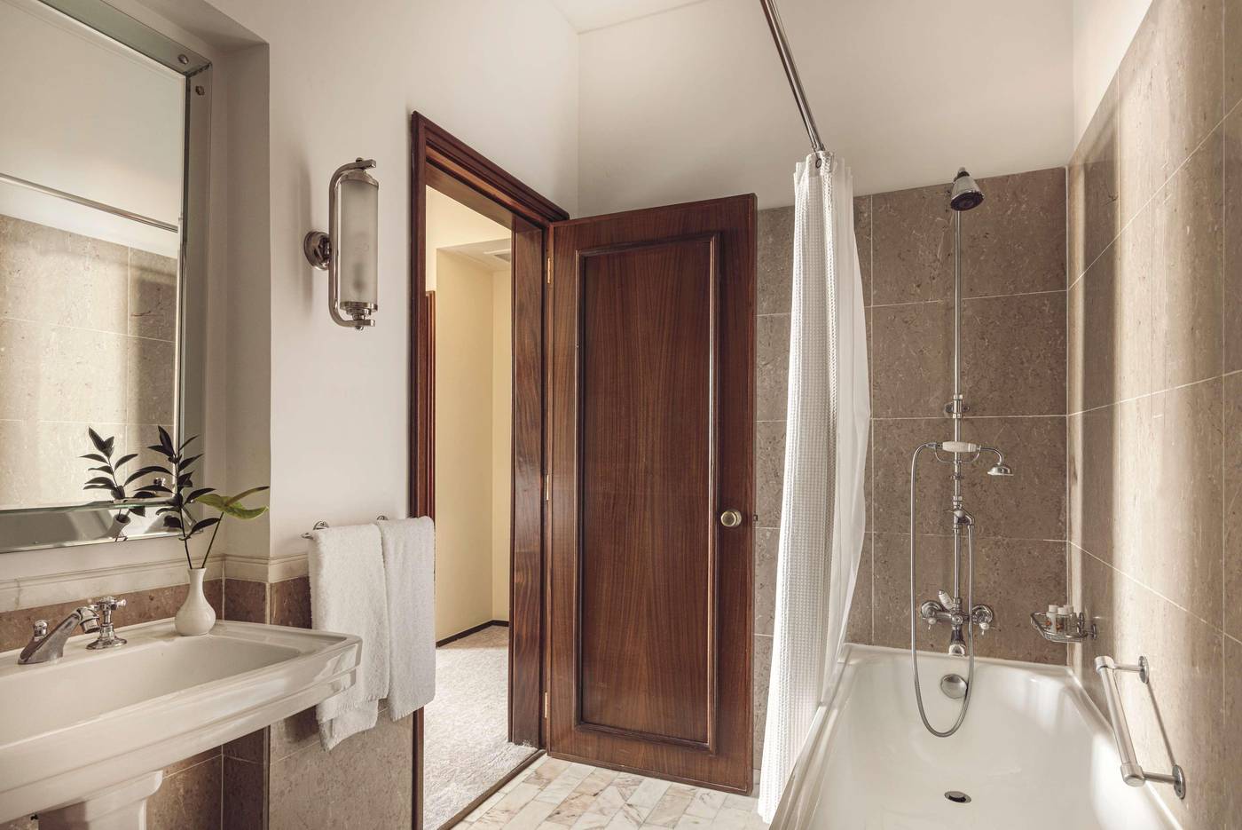 Reid-s-Palace-Room-59