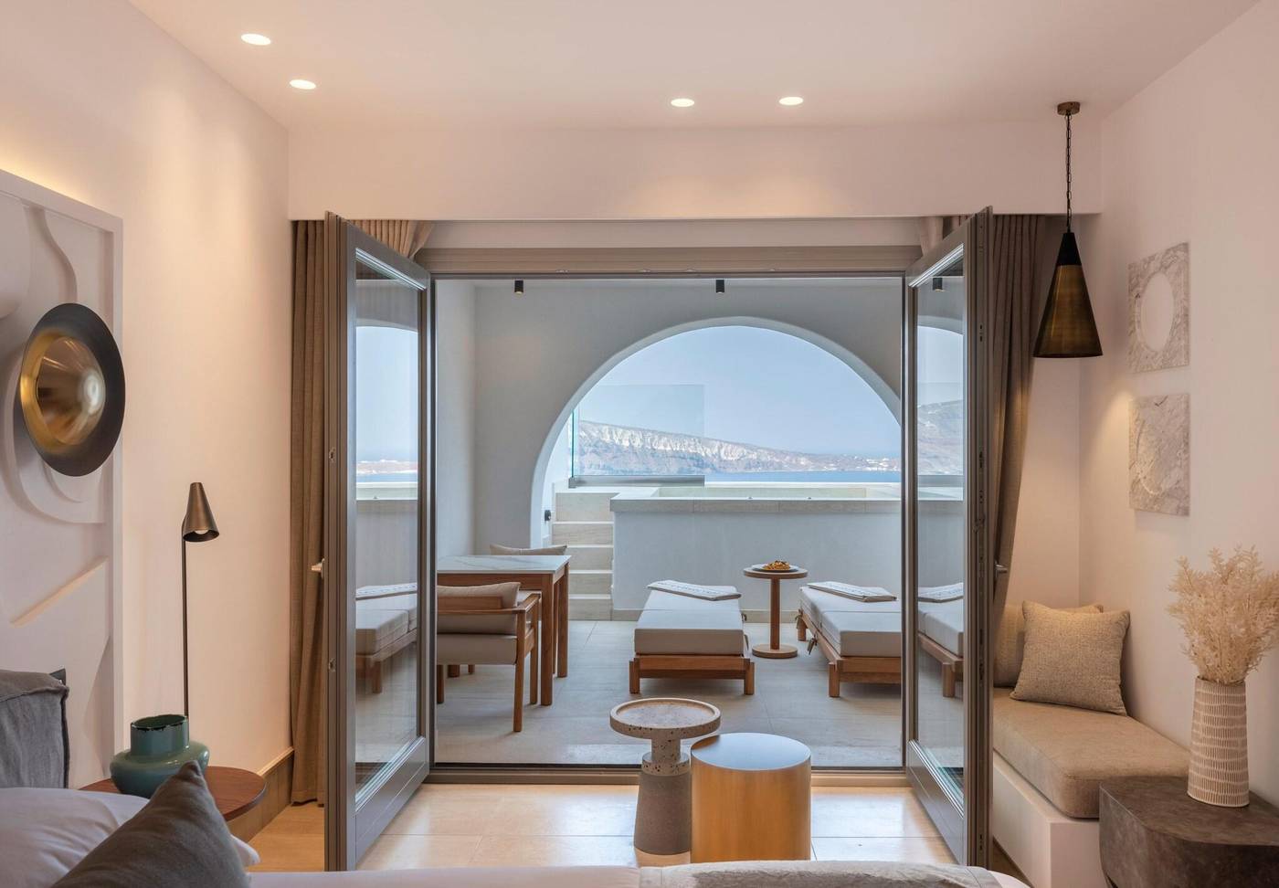 Santo-Maris-Oia--Luxury-Suites---Spa-Room-39