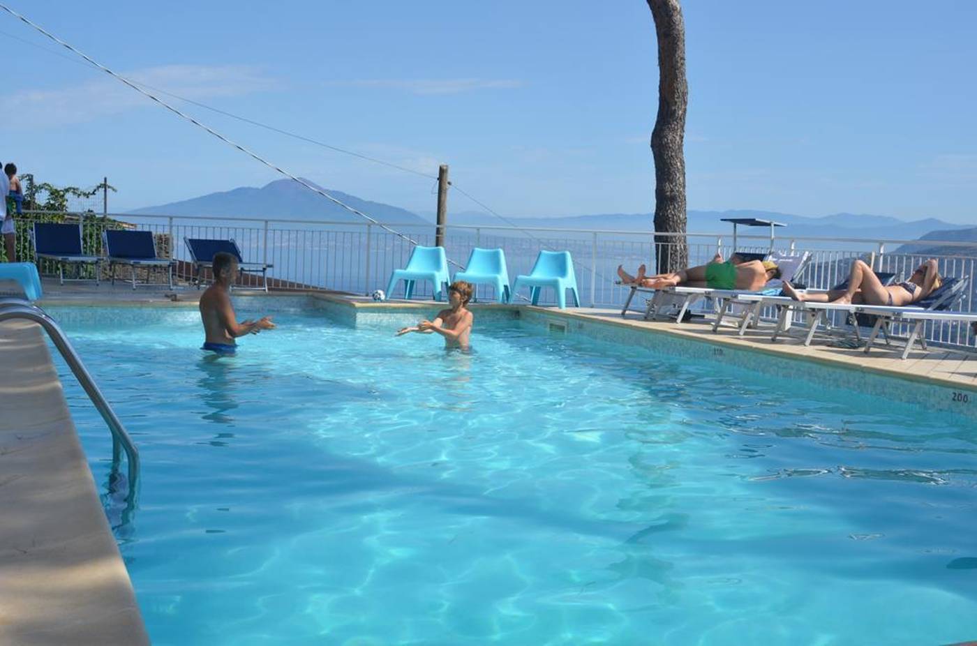 Le-Terrazze-Hotel-Residence-Pool-14