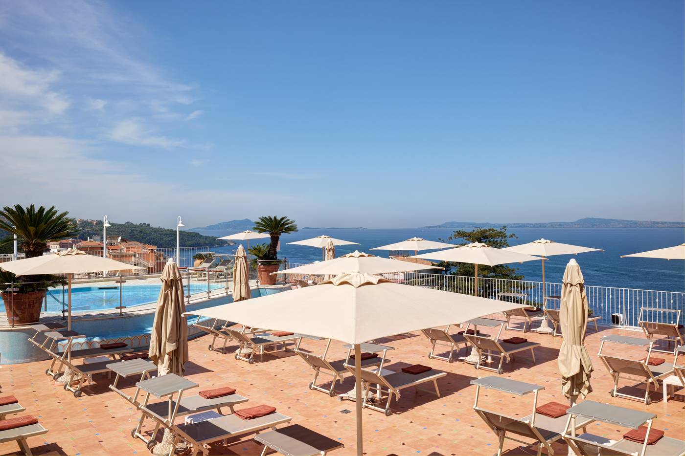 Grand-Hotel-de-la-Ville-Terrace-5