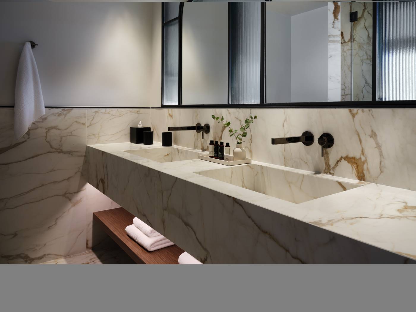 Eagles-Palace-Room-85