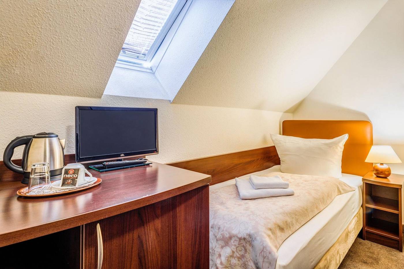 Upper-Room-Hotel-Room-19