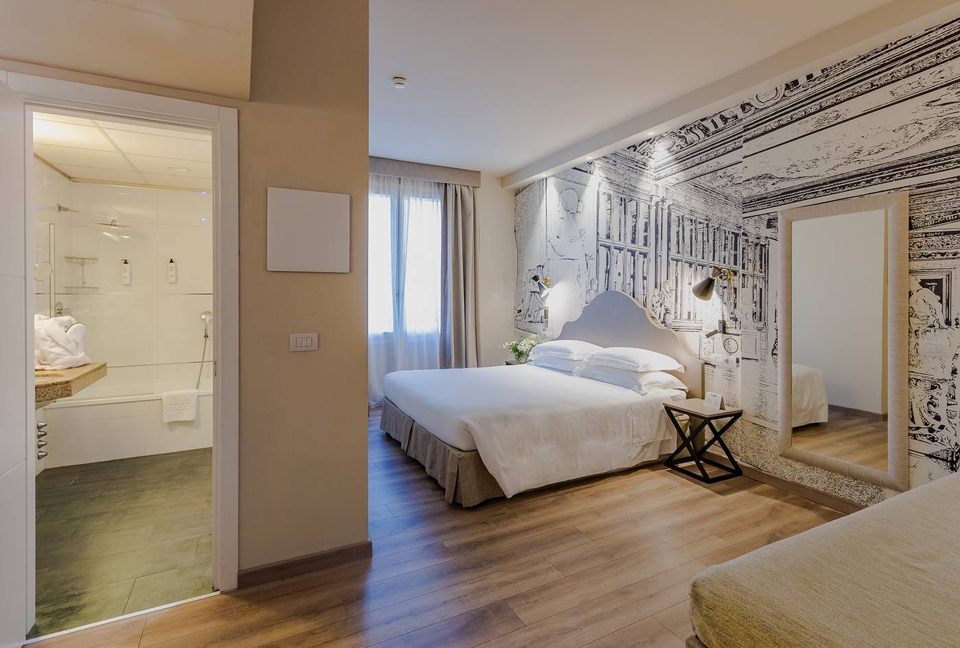 Grand-hotel-Mediterraneo-Room-27