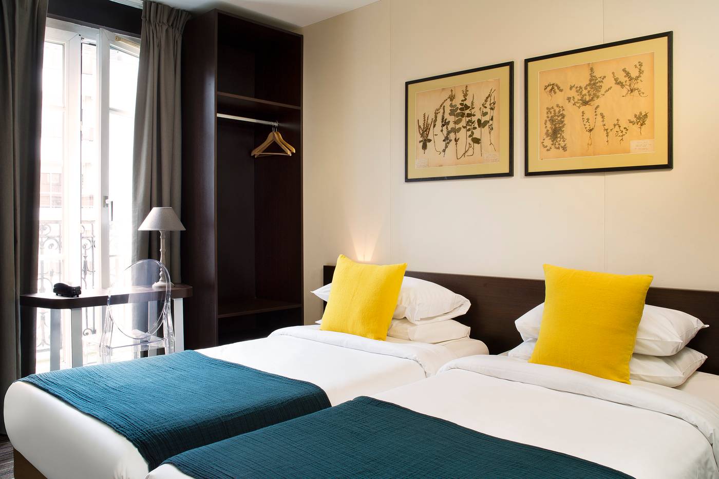 Maxim-Quartier-Latin-Room-32