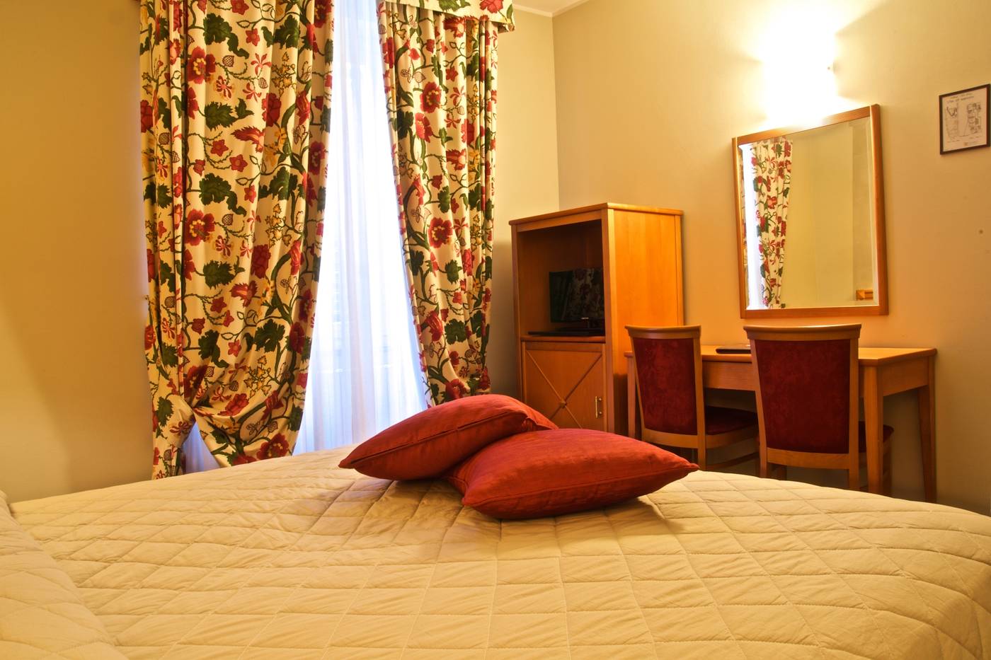 Hotel-La-Luna-Room-14