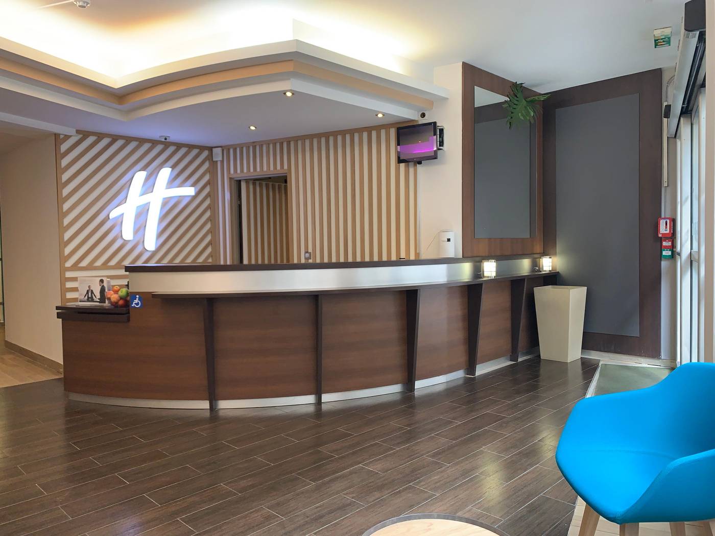 Holiday-Inn-Paris---Montmartre-General-view-2