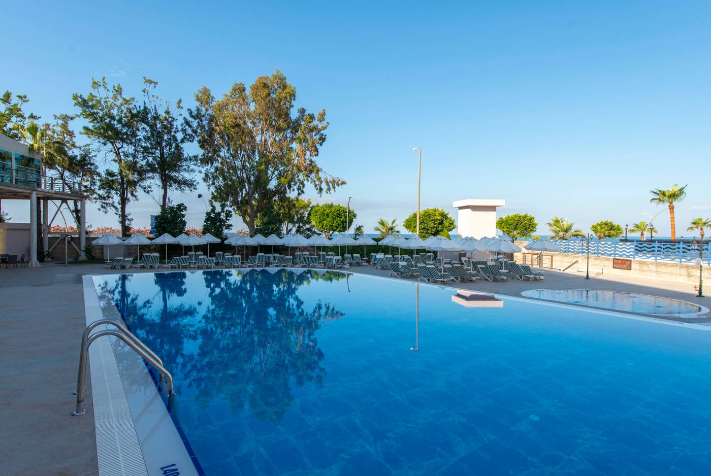 Grand-Kaptan-Hotel-Pool-6