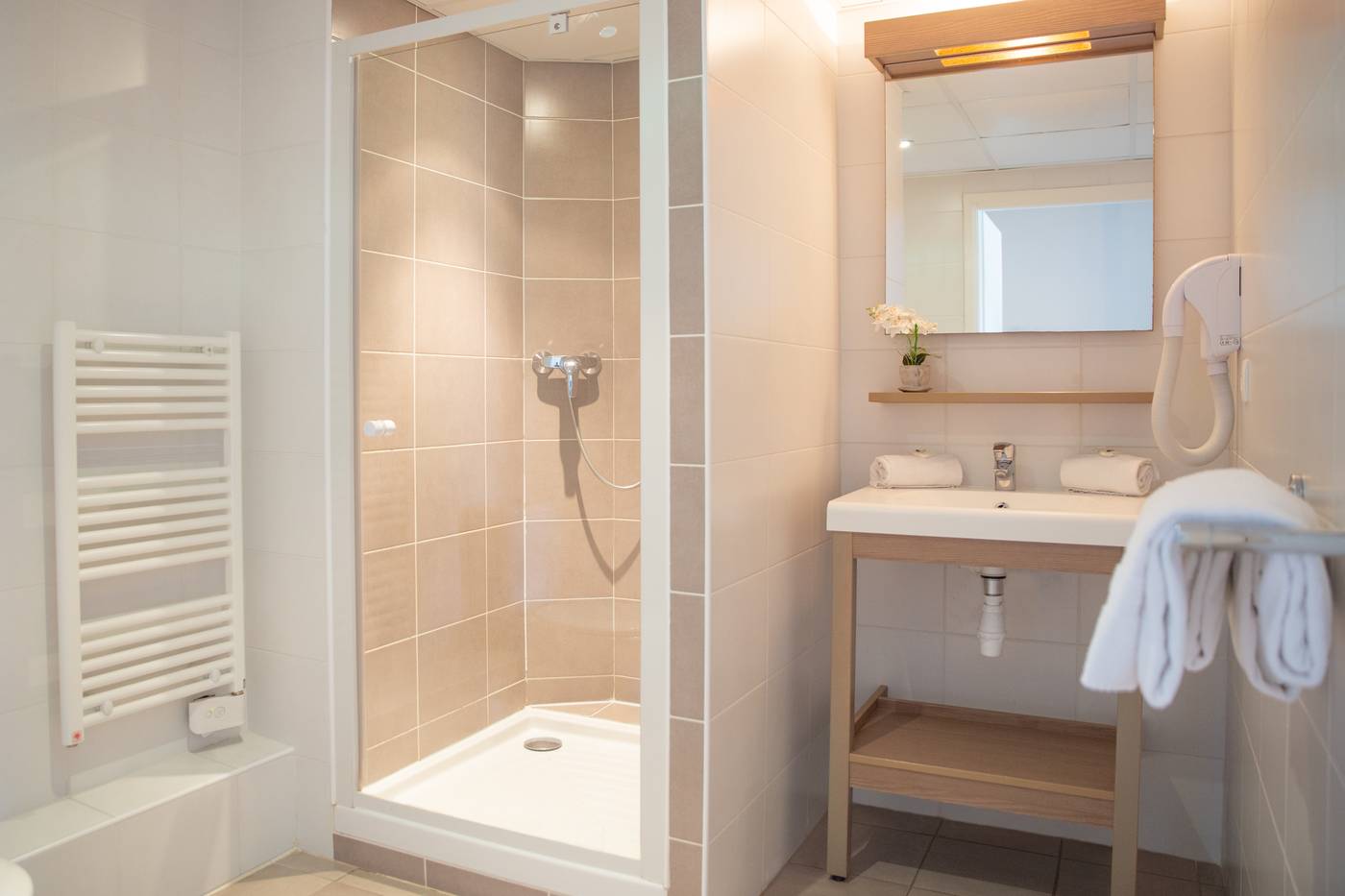 Comfort-Suites-Cannes-Mandelieu-Room-45