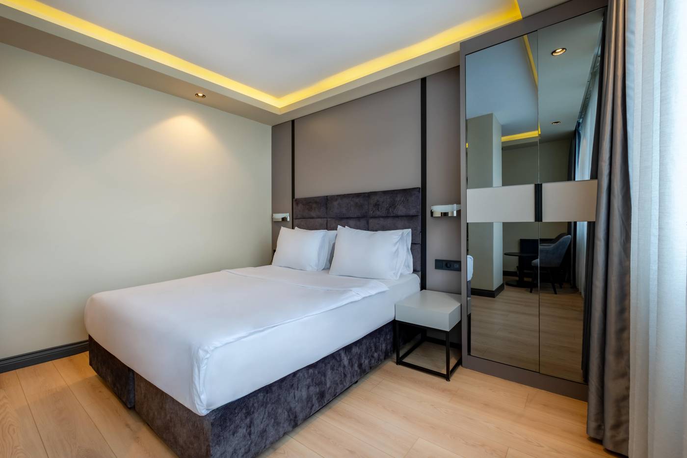 Frt-Airlines-Otel-Room-25