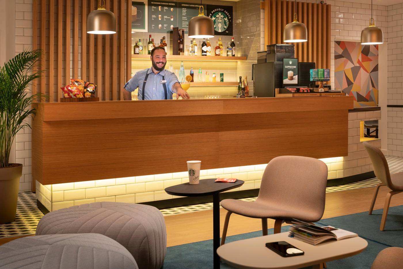 Holiday-Inn-Express-Marne-La-Vallee-Val-D-Europe-Bar-10