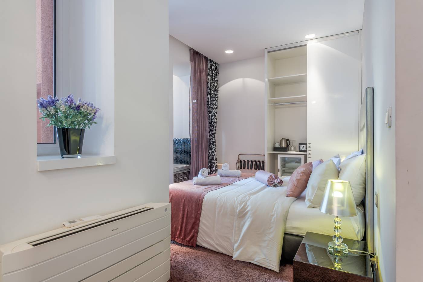 Starlight-Luxury-Rooms-Room-28