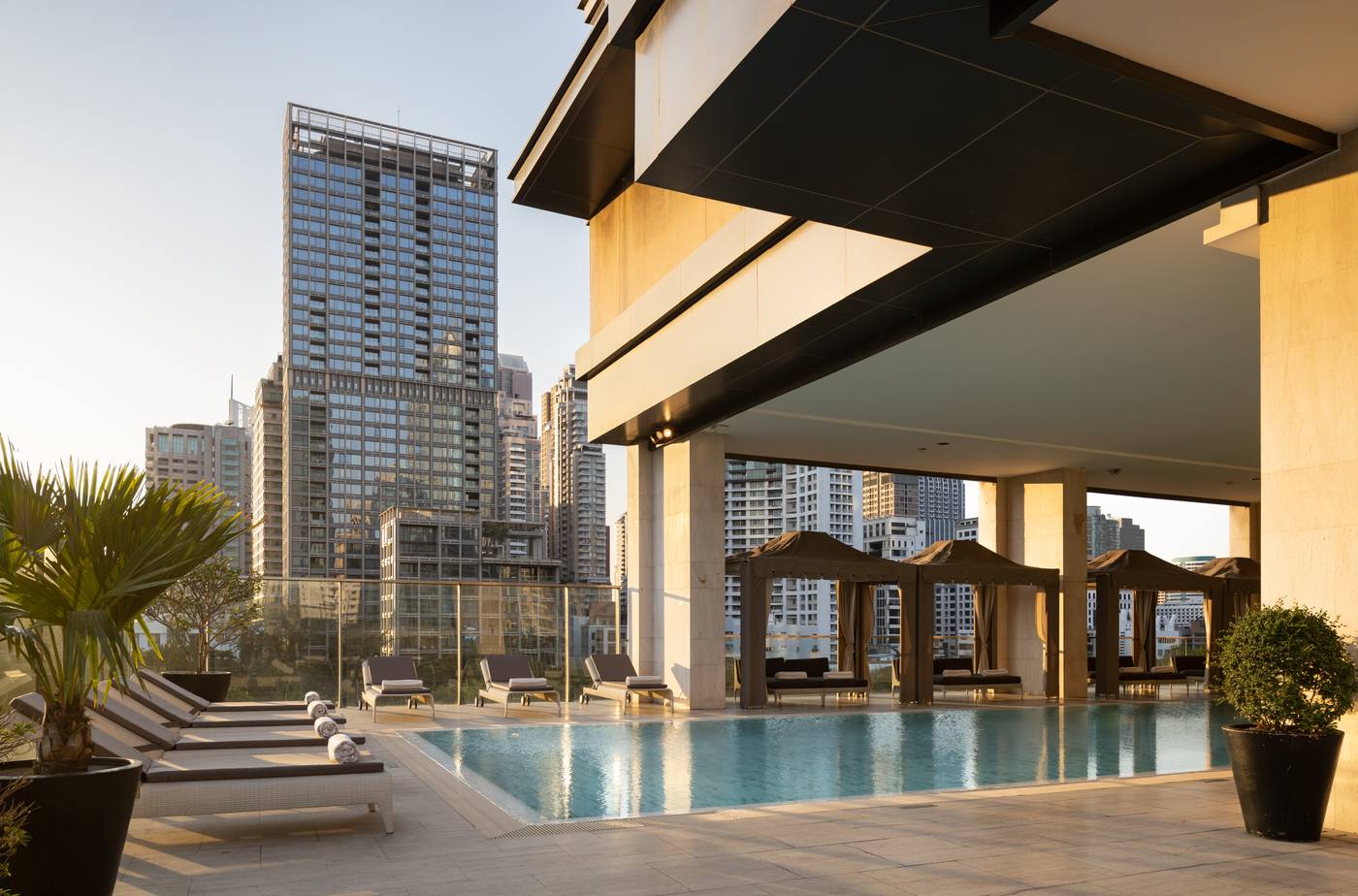 Oriental-Residence-Bangkok-Pool-3