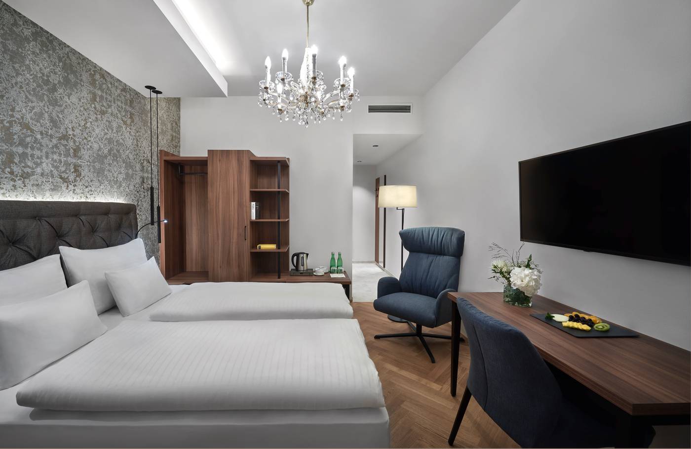 Hotel Schwarzer Adler Innsbruck-Austria-INNSBRUCK-Room-8