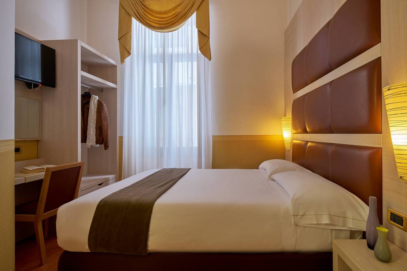 Unahotels-Ala-Venezia--Adults-16--Room-49