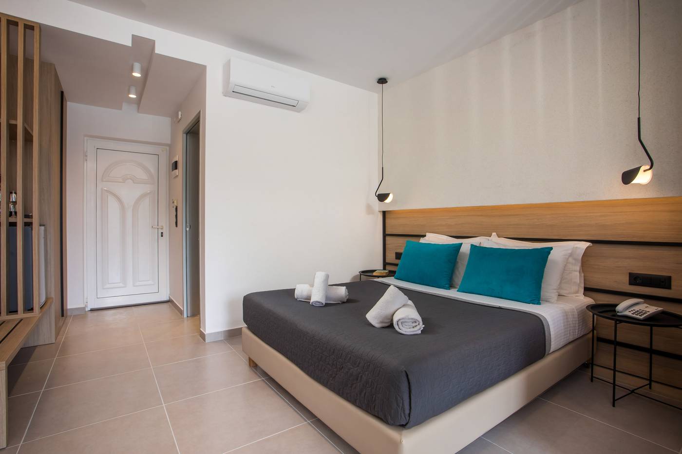 Zoes-Hotel-Room-34