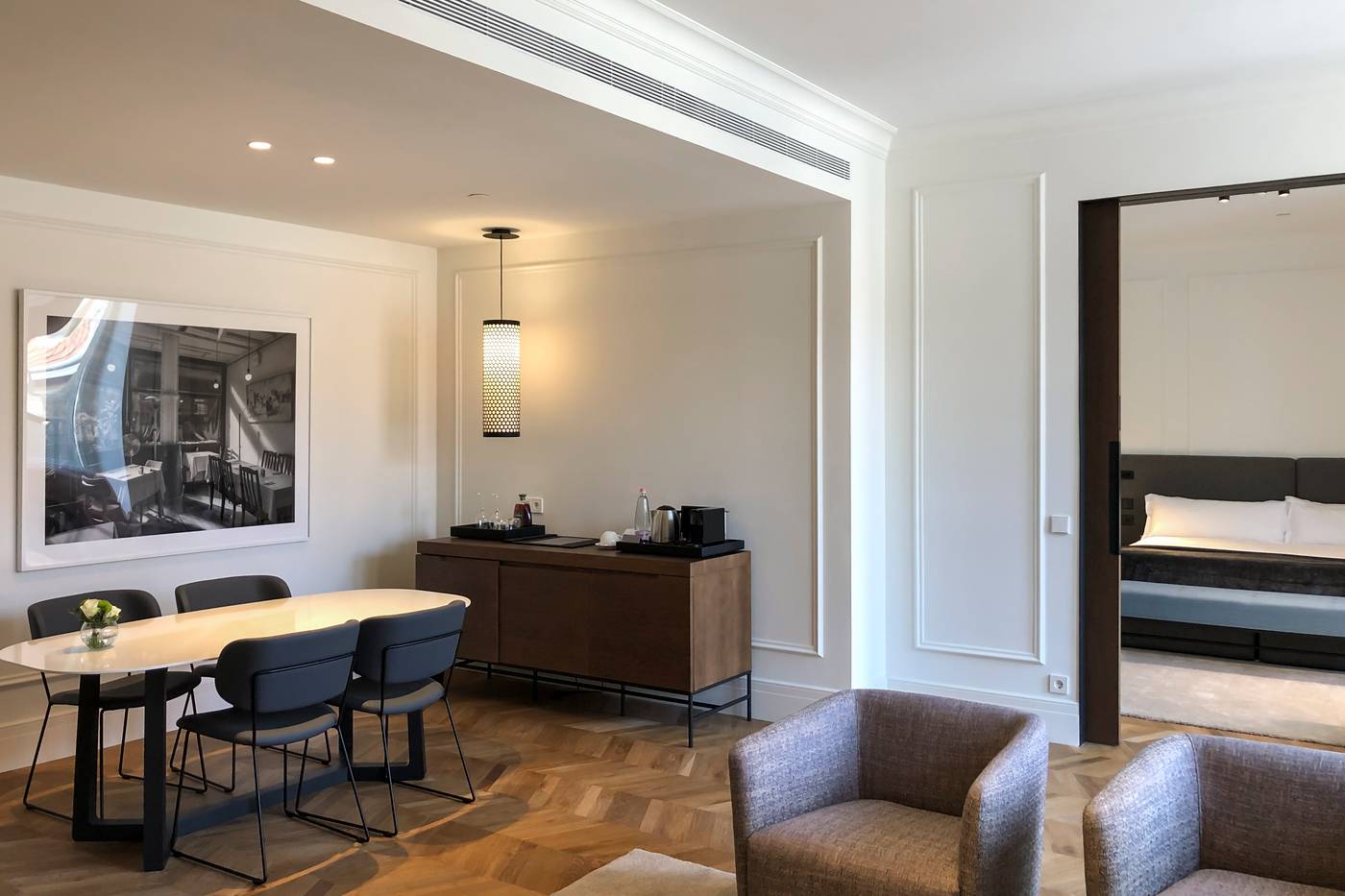 Kozmo-Hotel-Suites---Spa-Room-10