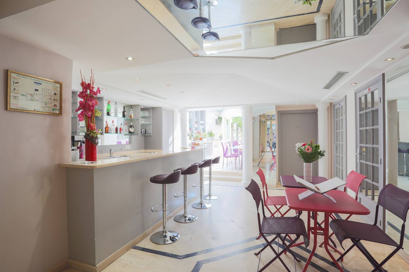 La-Fontaine-Lobby-28