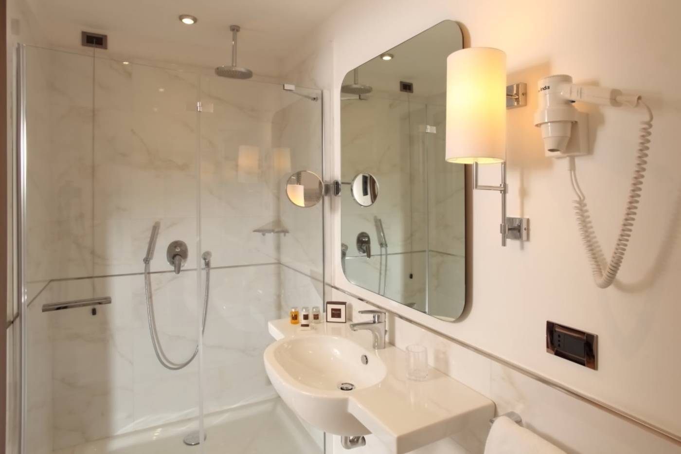 The-Independent-Room-30