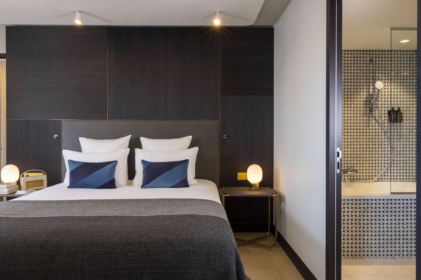 Quinzerie-Hotel---Tour-Eiffel-Room-29