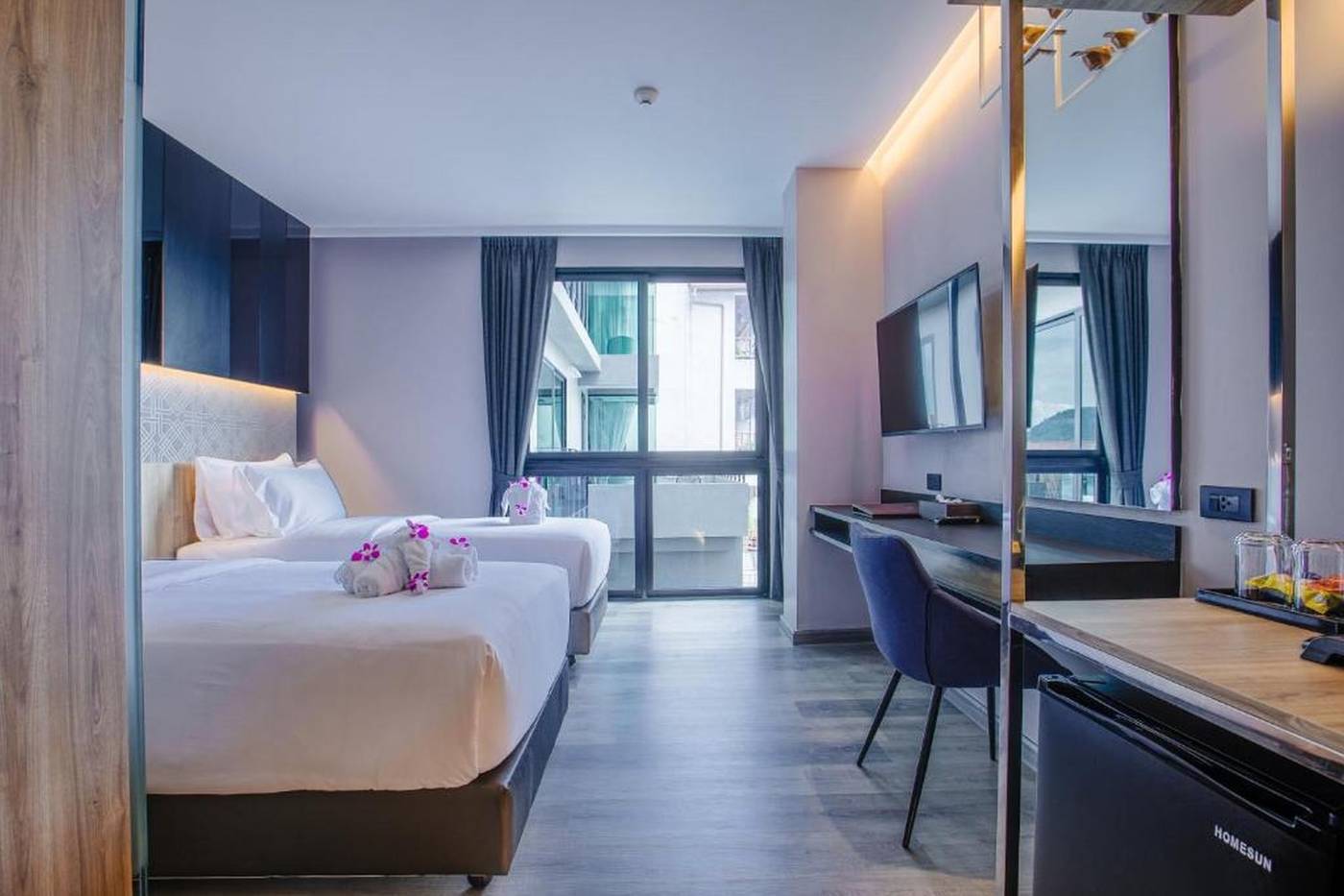 Rak-Elegant-Hotel-Patong-Room-14