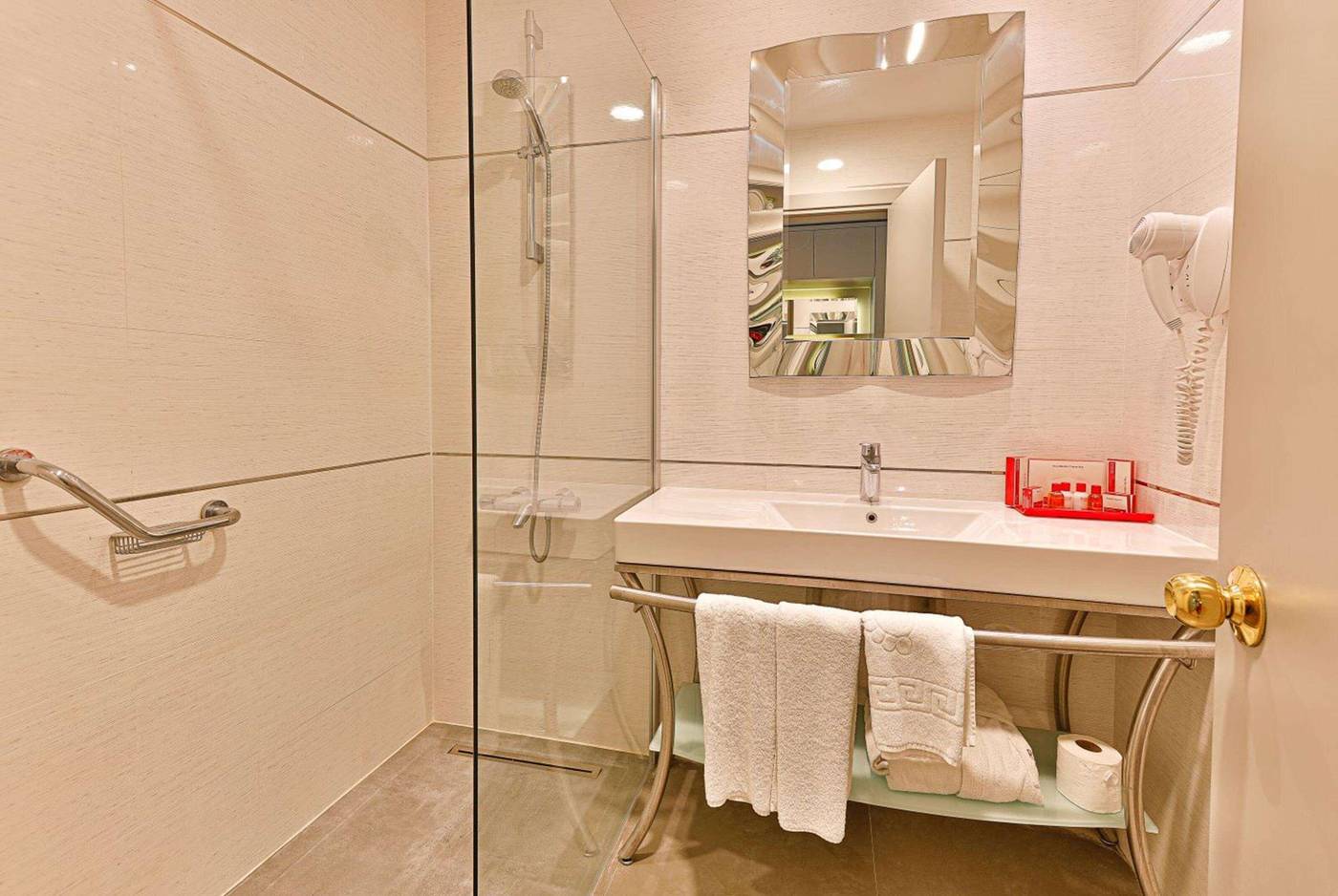 Ramada-Hotel---Suites-by--Istanbul-Atakoy-Room-31