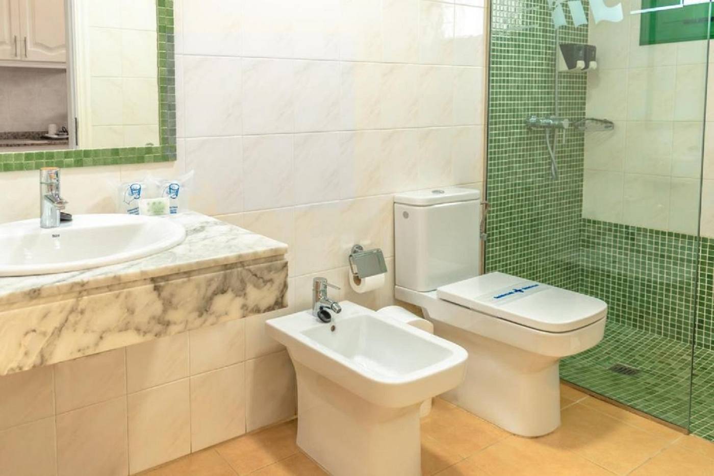 Hyde-Park-Lane-Bungalows-Room-40