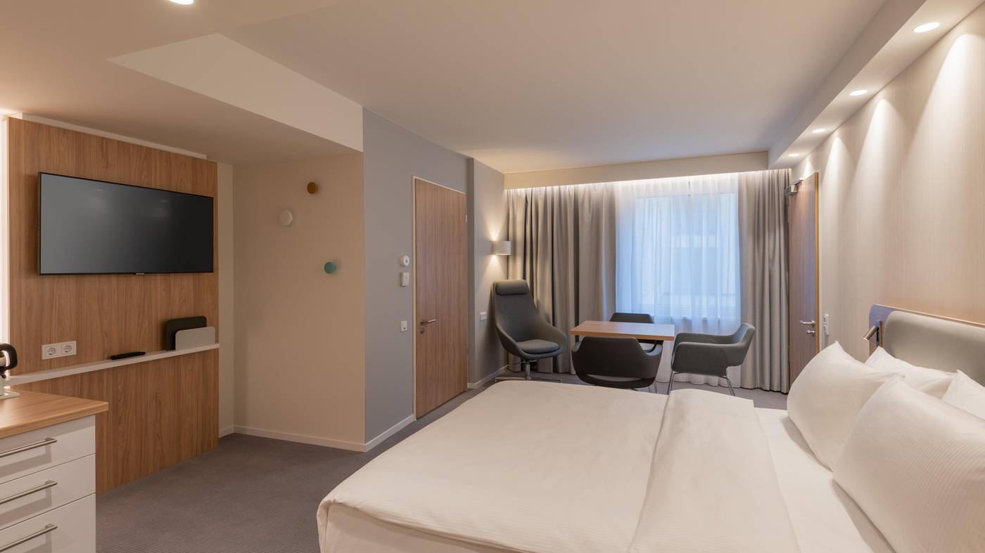 Holiday-Inn-Express-and-Suites-Potsdam-Room-22