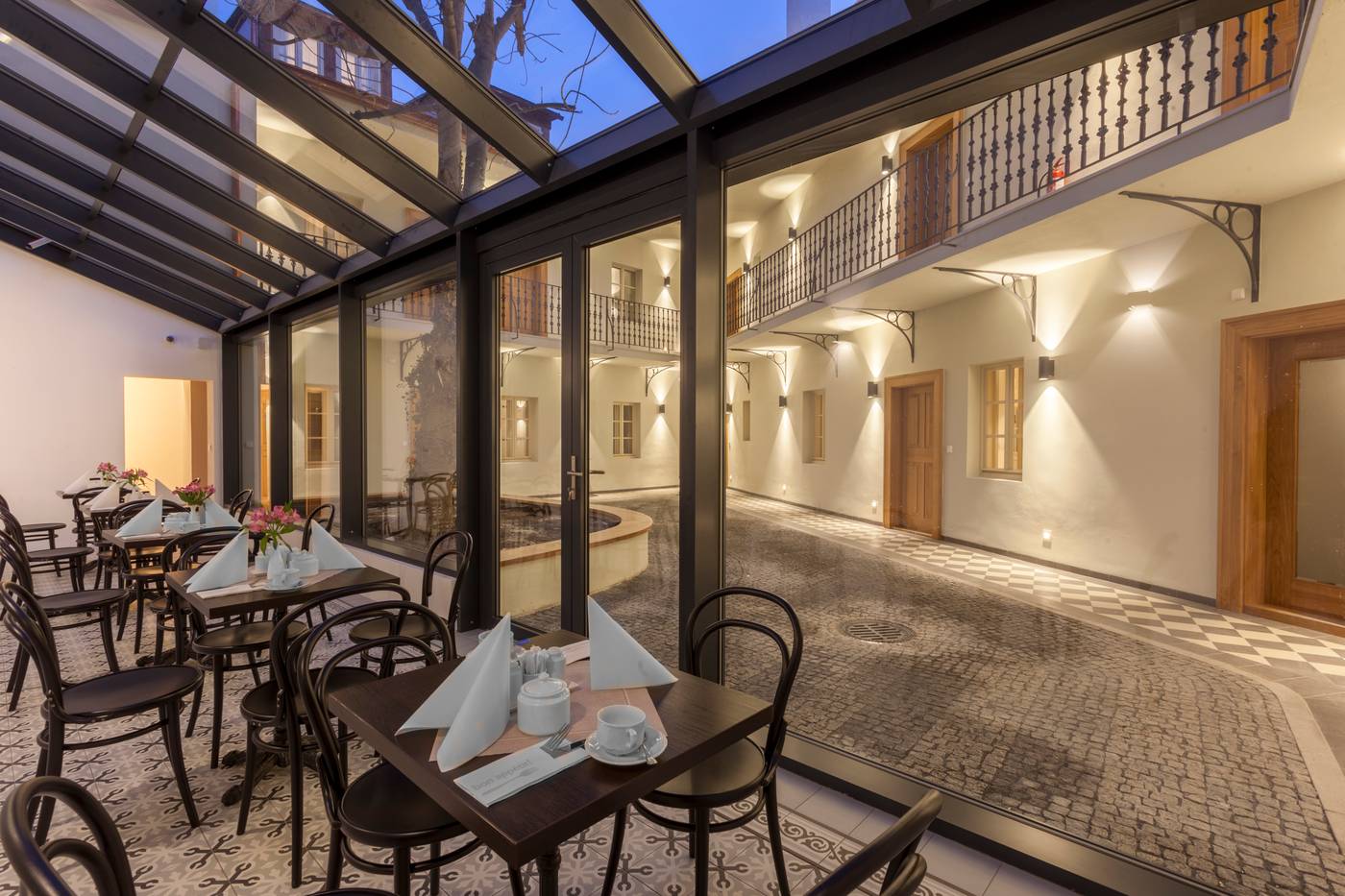 Hotel-at-The-White-Lily-Restaurant-2