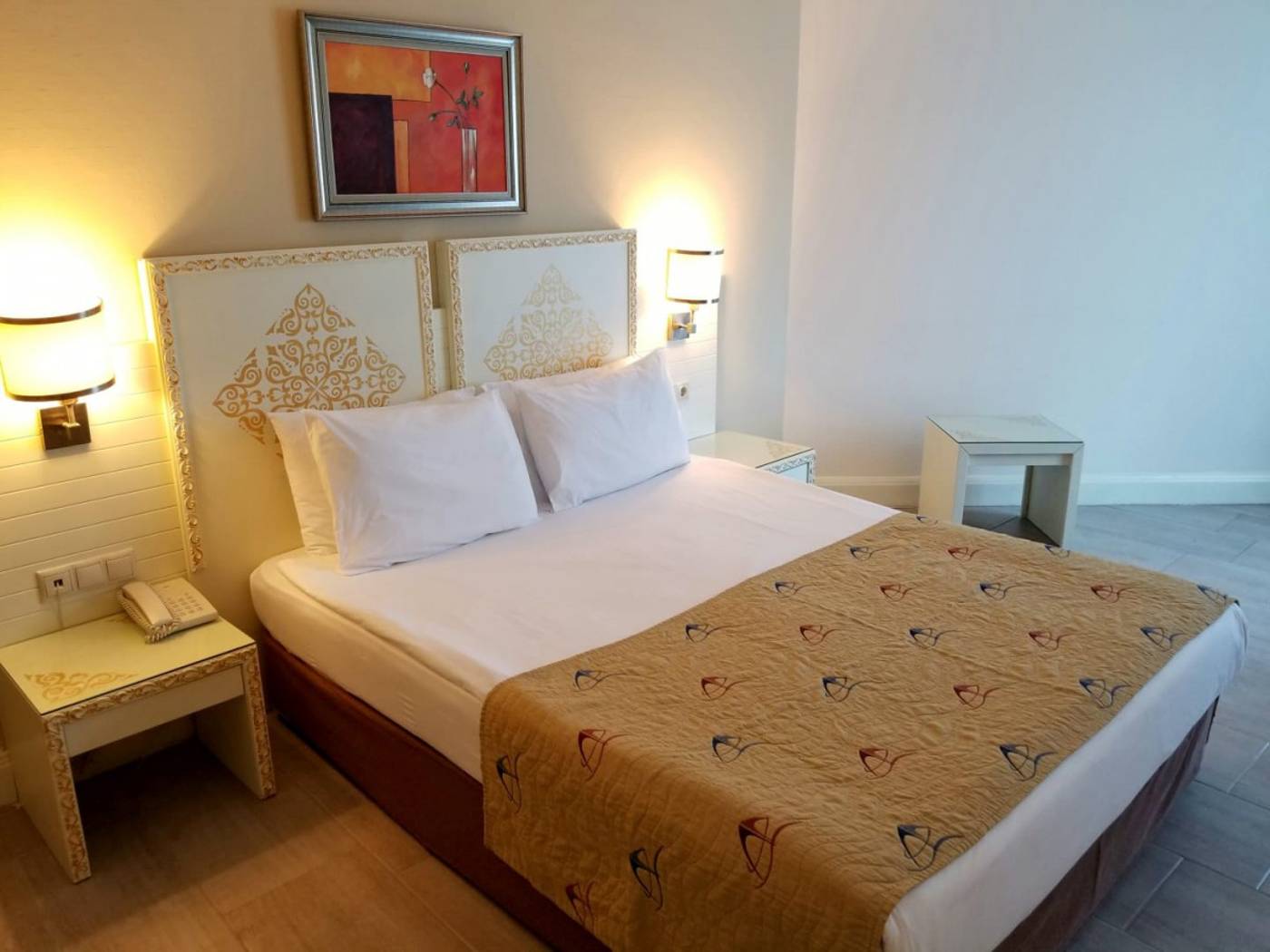 Crystal-Admiral-Resort-Room-24