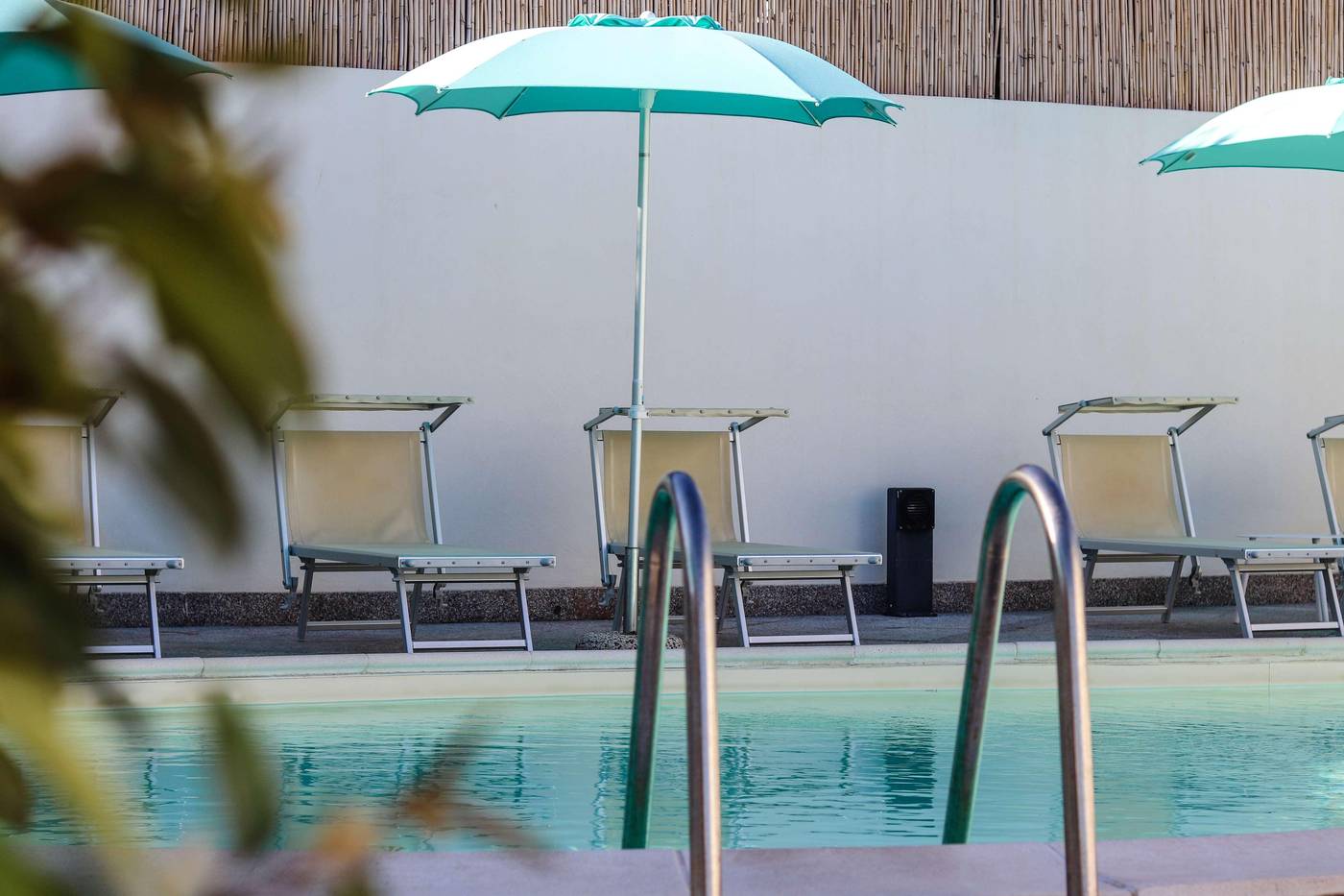 Best-Western-Hotel-Blumarea-Pool-8