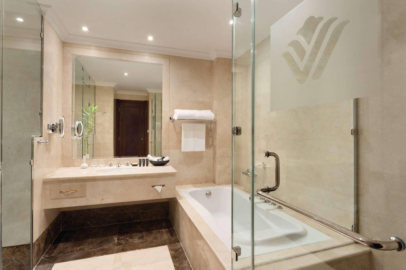Grand-Regency-Doha--Trademark-Collection-Wyndham-Room-19