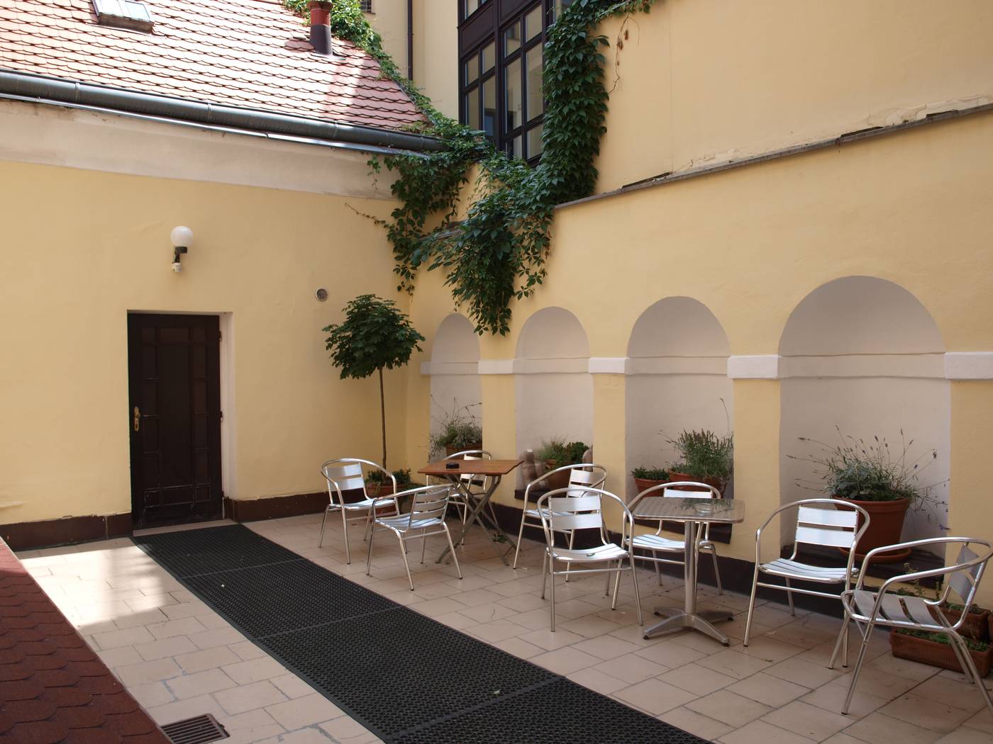 King-George-Hotel-Lobby-5