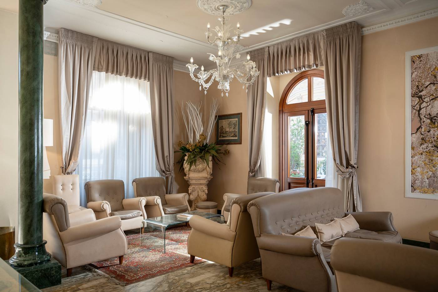 Hotel-Ercolini-e-Savi-Lobby-16