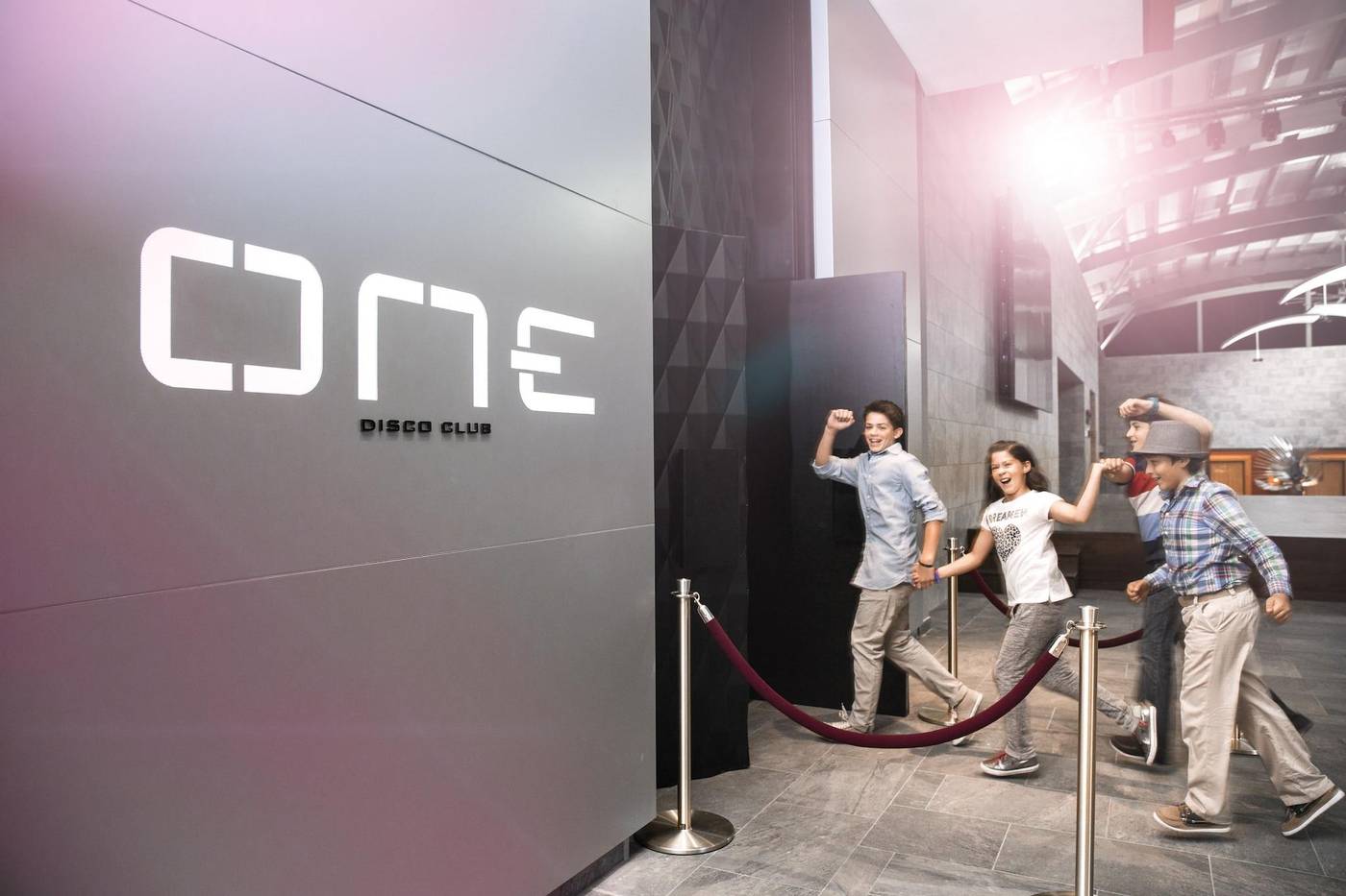 Barcelo-Maya-Palace-Sports-and-Entertainment-74